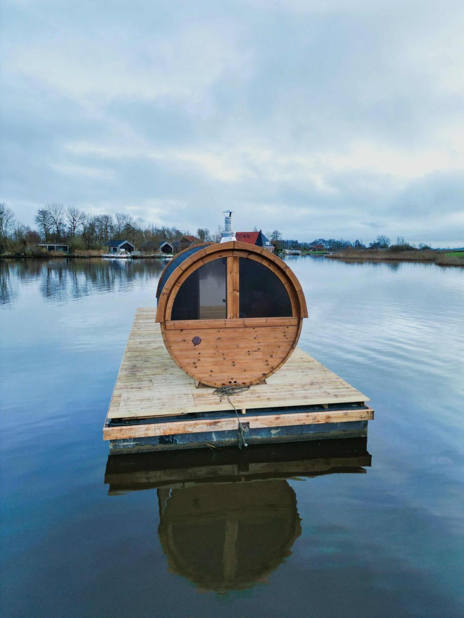 Pean-Buiten Waterlodges Nes  Exterior photo