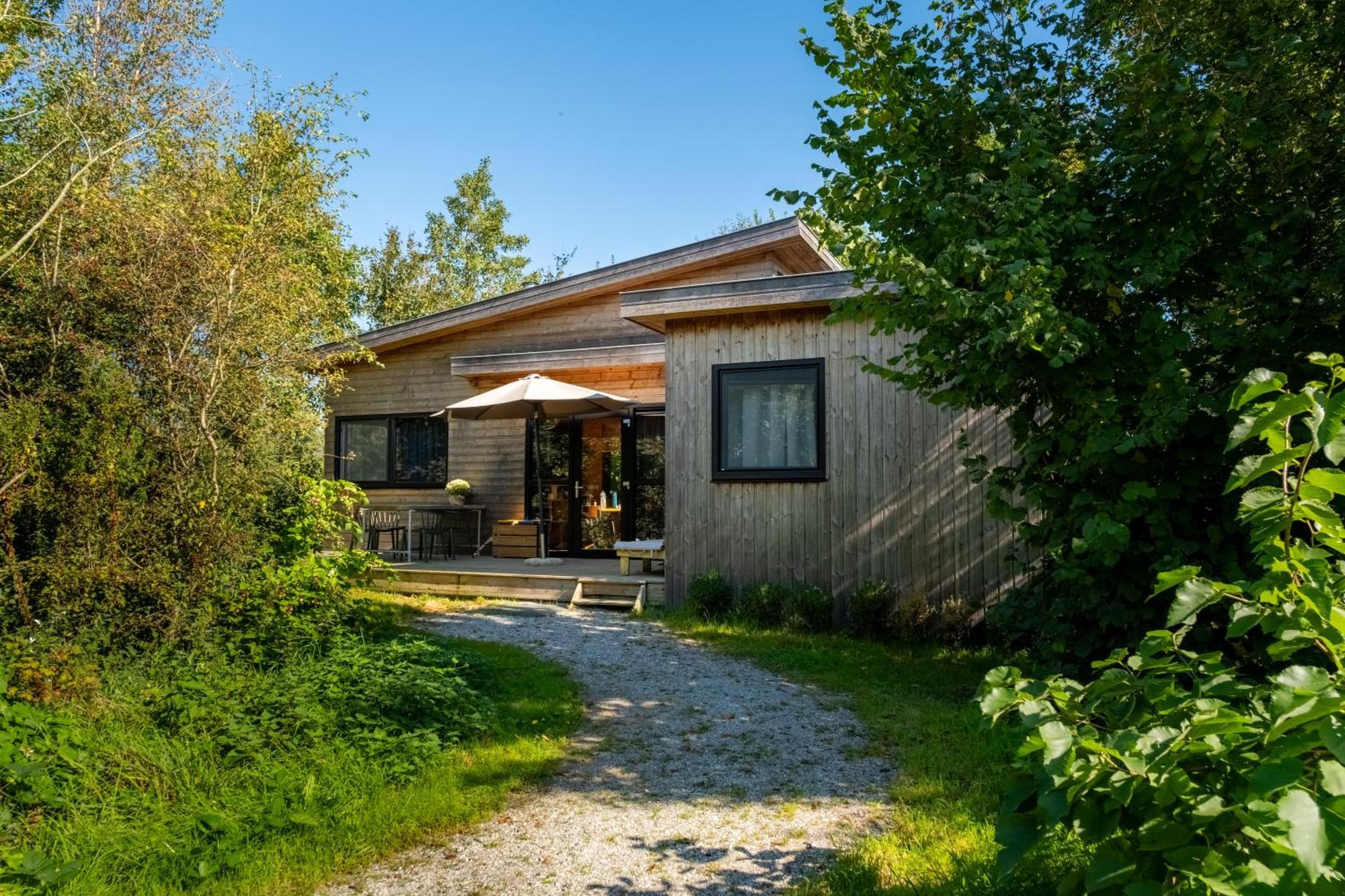 Pean-Buiten Waterlodges Nes  Exterior photo