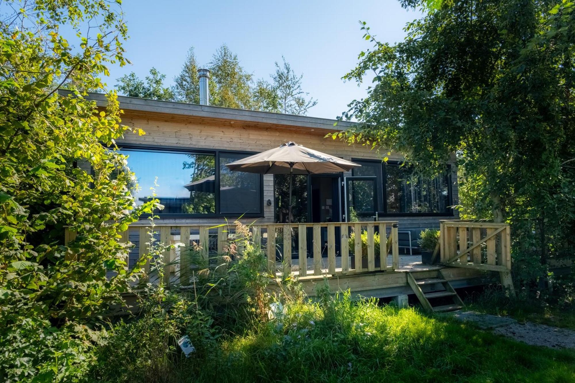 Pean-Buiten Waterlodges Nes  Exterior photo